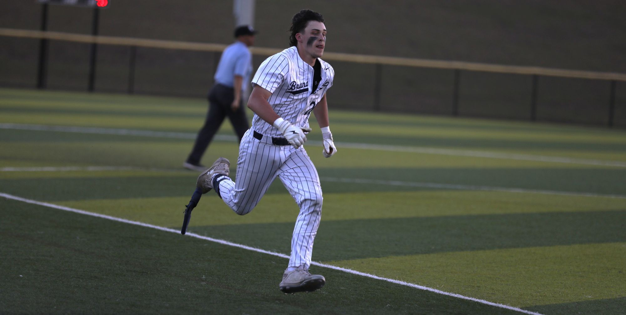 baseball player running